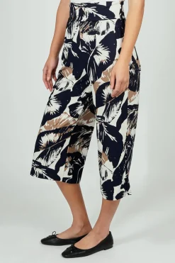 Beechers Brook Leaf Print Fold Over Cropped Pants - Navy