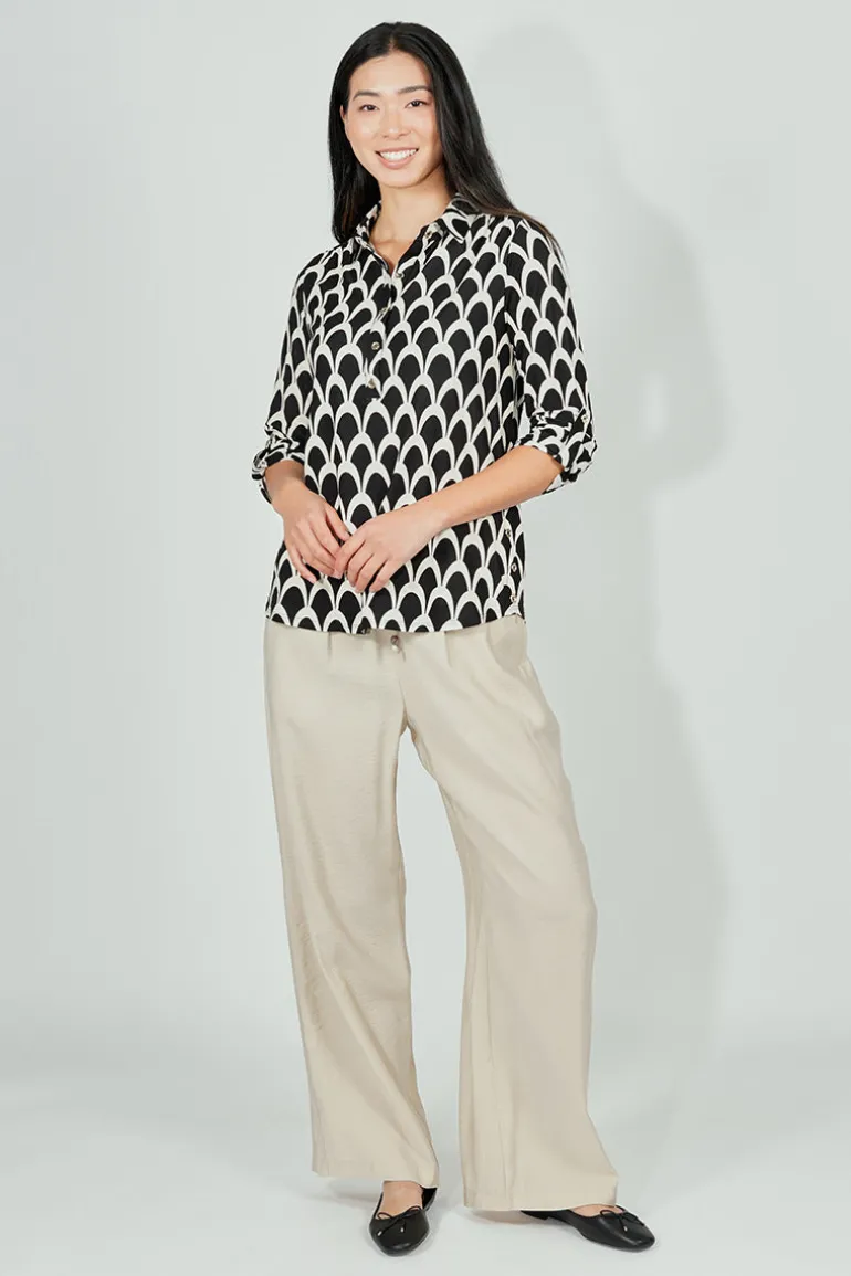 Beechers Brook Patterned Button Down Roll Up Sleeve Blouse - Black