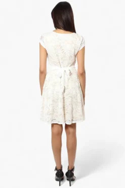 Limite Floral Lace Necklace Cocktail Dress - White