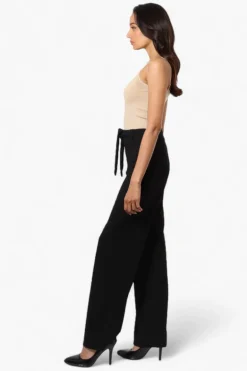 Limite Solid Belted Pants - Black